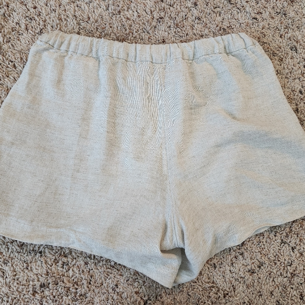 Banana Republic tan linen shorts, sz small, elastic waist; 2 front pockets